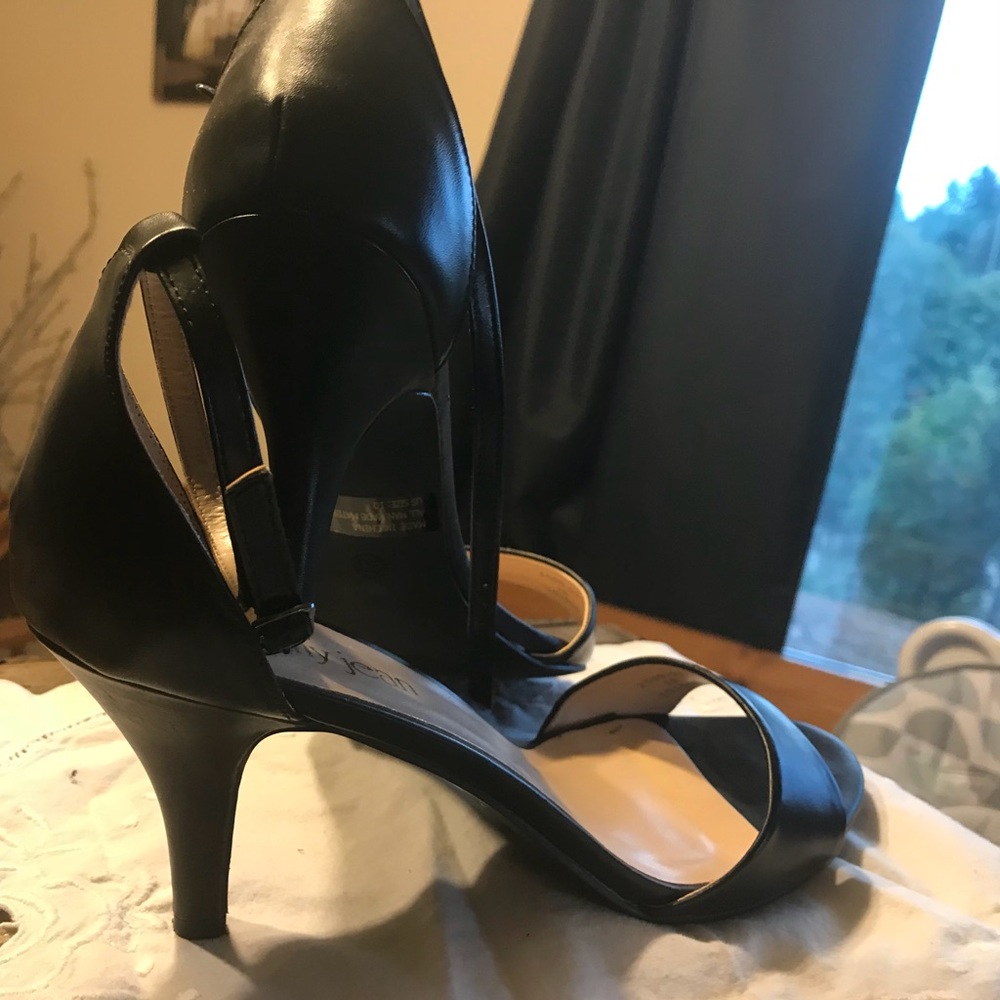 Black strappy heels - Picture 2 of 8